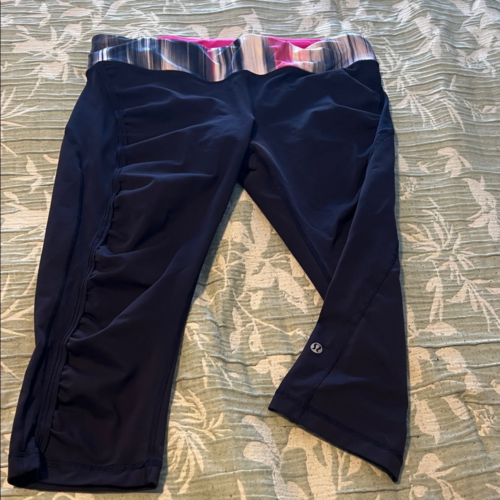 lululemon athletica woman  Dark Blue Leggings with Pink Waistband